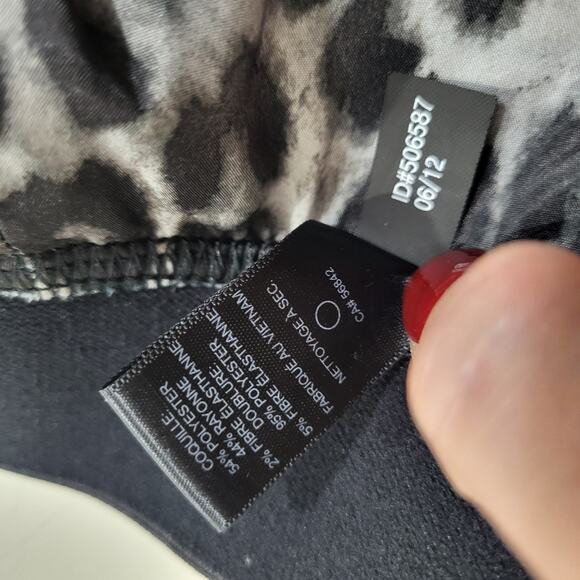 Express Skirt Womens Size 6 Short Mini Black Chevron Classic Preppy Neutral - Picture 9 of 13